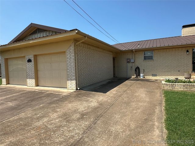 308 E Main, Bokchito, OK 74726