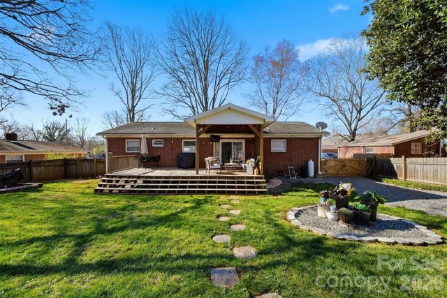 904 15th Street NW, Conover, NC 28613