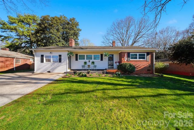 904 15th Street NW, Conover, NC 28613
