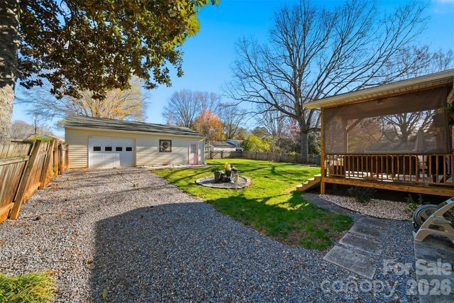 904 15th Street NW, Conover, NC 28613
