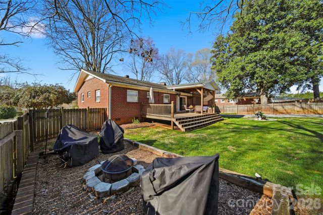 904 15th Street NW, Conover, NC 28613