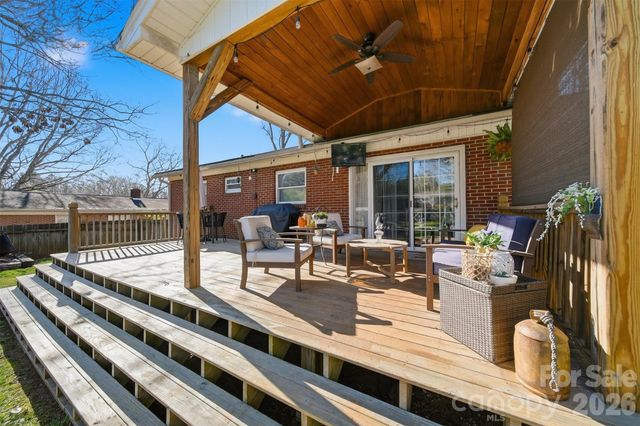 904 15th Street NW, Conover, NC 28613