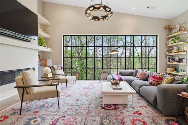 571 Overbrook Drive NW, Atlanta, GA 30318