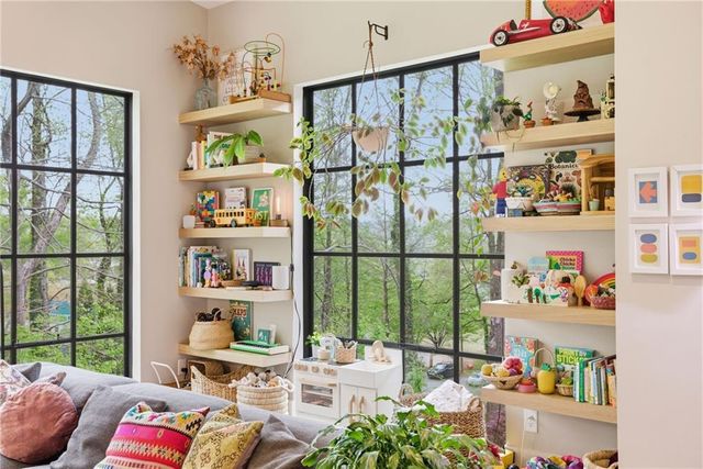 571 Overbrook Drive NW, Atlanta, GA 30318