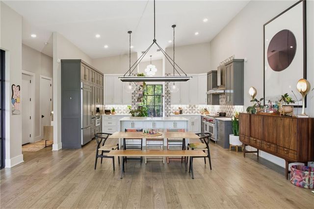 571 Overbrook Drive NW, Atlanta, GA 30318