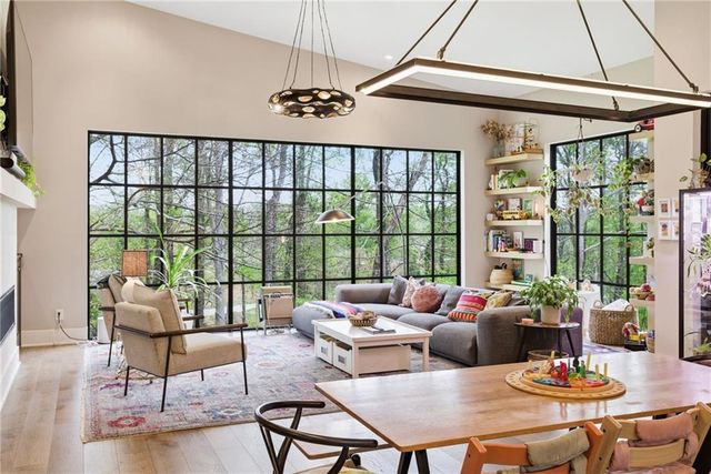 571 Overbrook Drive NW, Atlanta, GA 30318