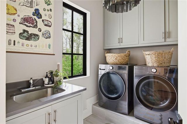 571 Overbrook Drive NW, Atlanta, GA 30318