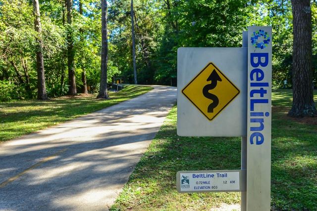 571 Overbrook Drive NW, Atlanta, GA 30318