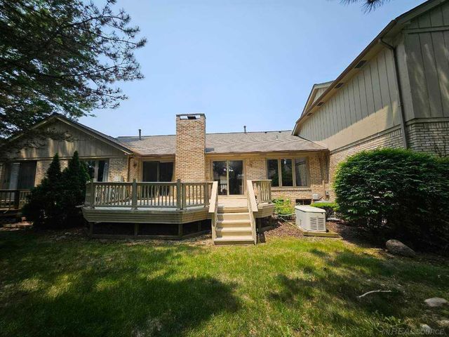 43064 W Kirkwood Drive, Clinton Township, MI 48038