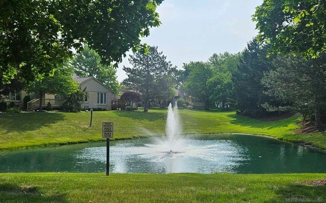 43064 W Kirkwood Drive, Clinton Township, MI 48038