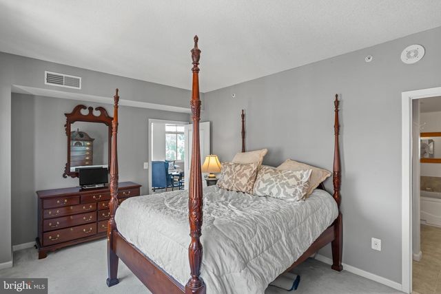 4490 MARKET COMMONS DR #602, Fairfax, VA 22033