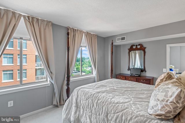 4490 MARKET COMMONS DR #602, Fairfax, VA 22033