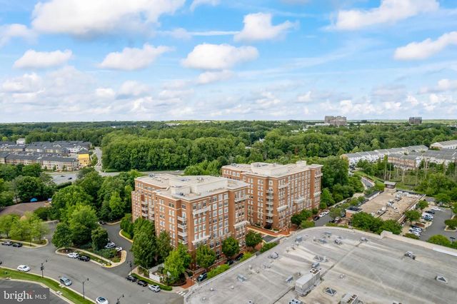 4490 MARKET COMMONS DR #602, Fairfax, VA 22033