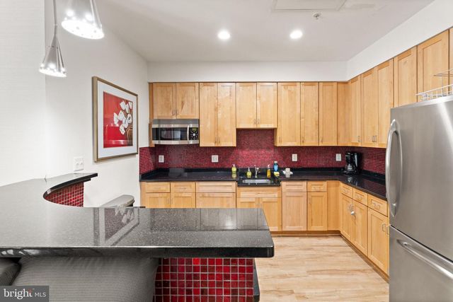 4490 MARKET COMMONS DR #602, Fairfax, VA 22033