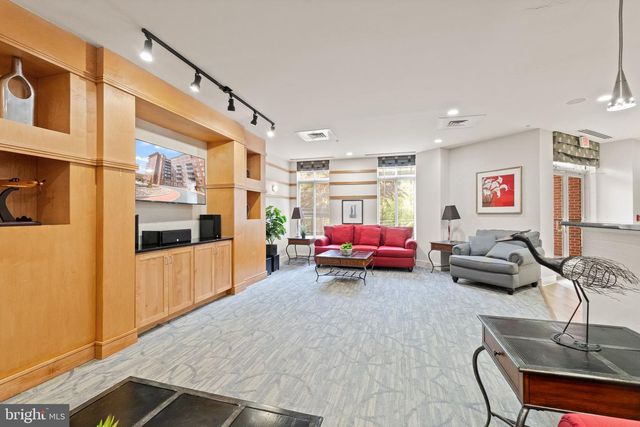 4490 MARKET COMMONS DR #602, Fairfax, VA 22033