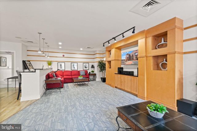 4490 MARKET COMMONS DR #602, Fairfax, VA 22033