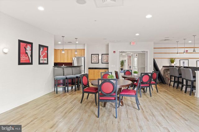 4490 MARKET COMMONS DR #602, Fairfax, VA 22033