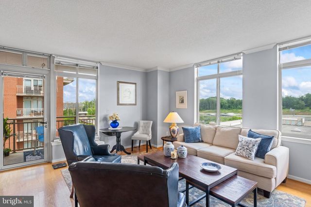 4490 MARKET COMMONS DR #602, Fairfax, VA 22033