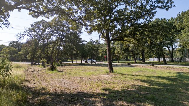 2000 Dowdy Ferry Road, Dallas, TX 75217