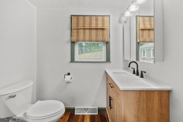 10 Flint Locke Dr, Duxbury, MA 02332