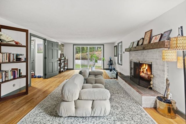 10 Flint Locke Dr, Duxbury, MA 02332