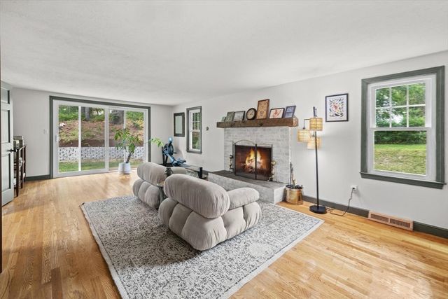 10 Flint Locke Dr, Duxbury, MA 02332