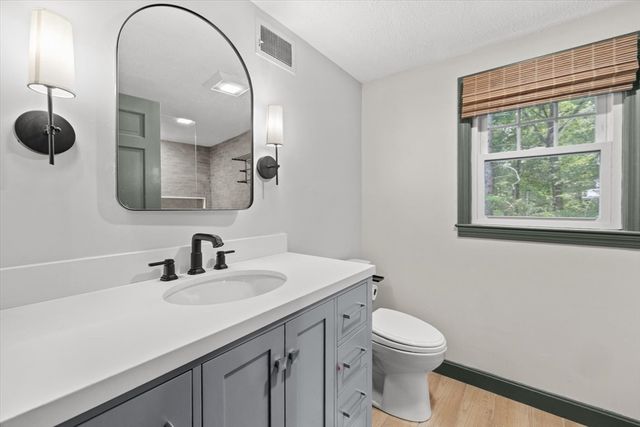 10 Flint Locke Dr, Duxbury, MA 02332