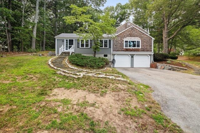 10 Flint Locke Dr, Duxbury, MA 02332