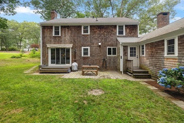 10 Flint Locke Dr, Duxbury, MA 02332