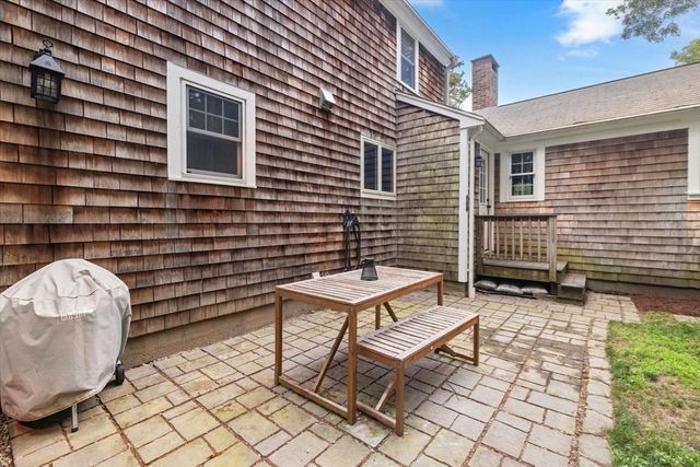 10 Flint Locke Dr, Duxbury, MA 02332
