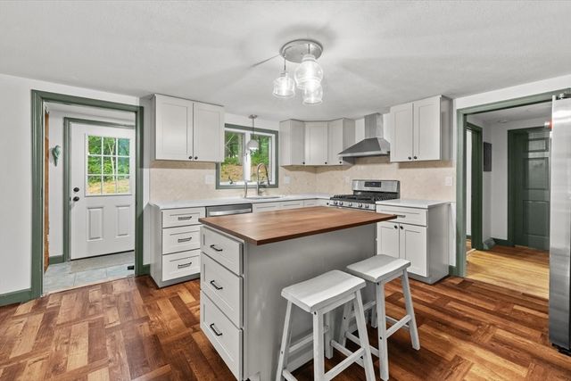 10 Flint Locke Dr, Duxbury, MA 02332