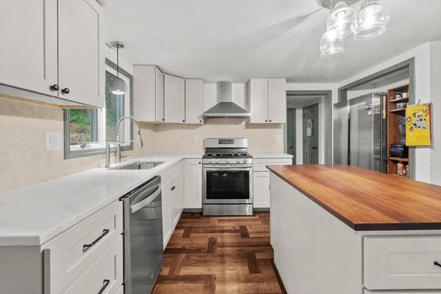 10 Flint Locke Dr, Duxbury, MA 02332