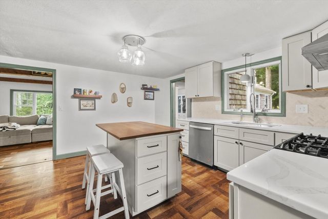 10 Flint Locke Dr, Duxbury, MA 02332