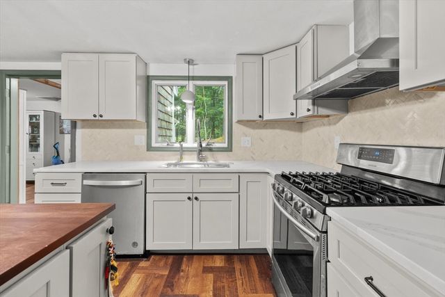 10 Flint Locke Dr, Duxbury, MA 02332