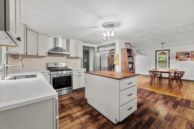 10 Flint Locke Dr, Duxbury, MA 02332