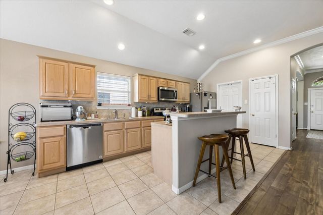 608 Brad Court, Webster, TX 77598