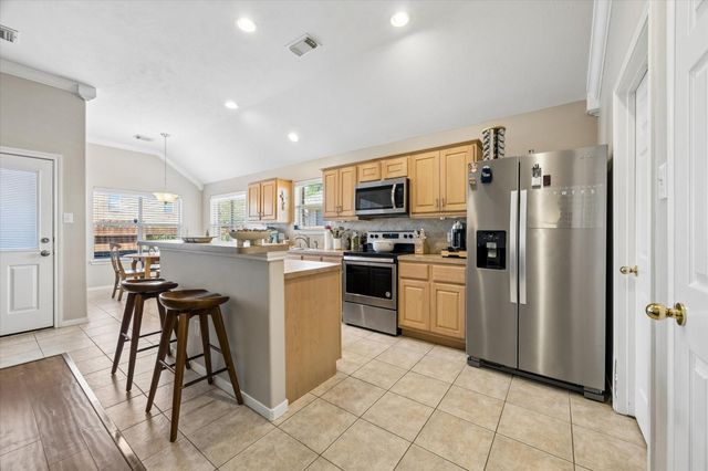 608 Brad Court, Webster, TX 77598