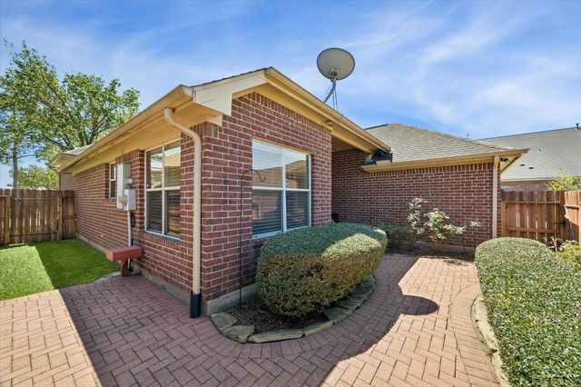 608 Brad Court, Webster, TX 77598