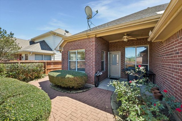 608 Brad Court, Webster, TX 77598