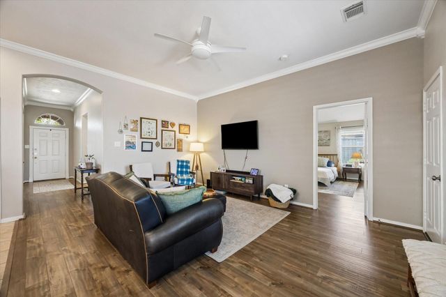 608 Brad Court, Webster, TX 77598