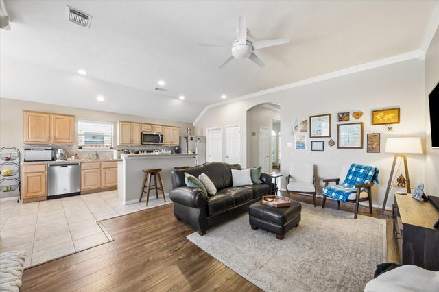 608 Brad Court, Webster, TX 77598