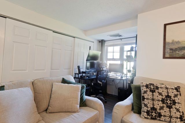 25 Eagle 3, Brockton, MA 02301