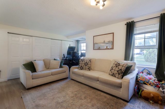 25 Eagle 3, Brockton, MA 02301