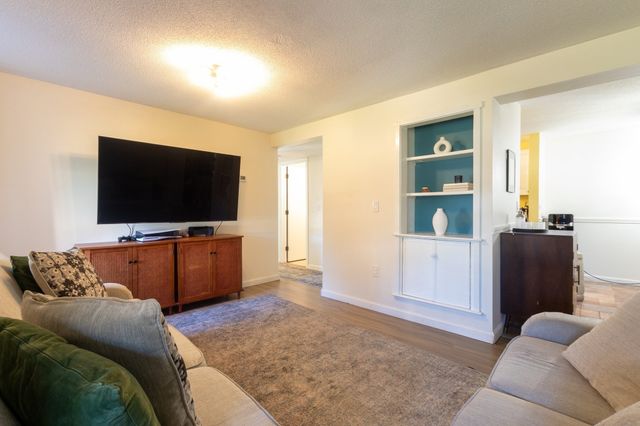 25 Eagle 3, Brockton, MA 02301