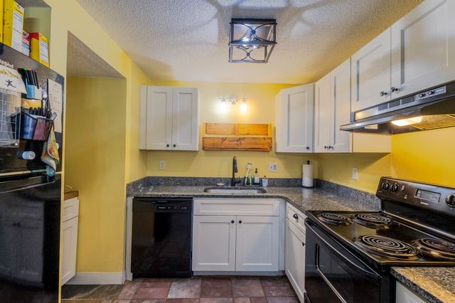 25 Eagle 3, Brockton, MA 02301