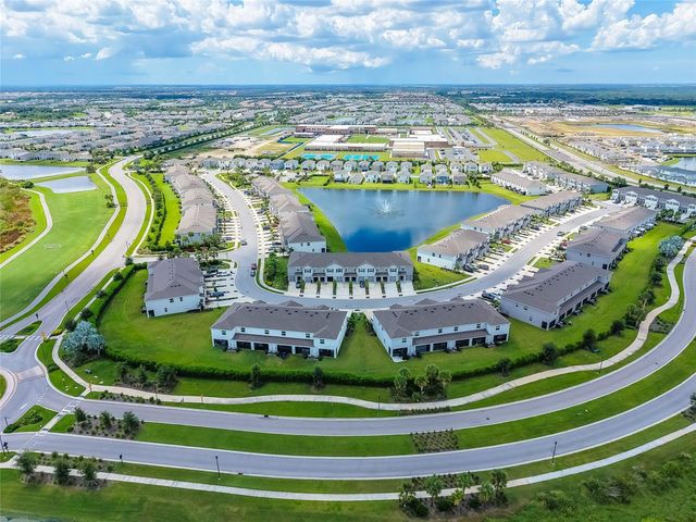 17645 CRESCENT MOON LOOP, Bradenton, FL 34211