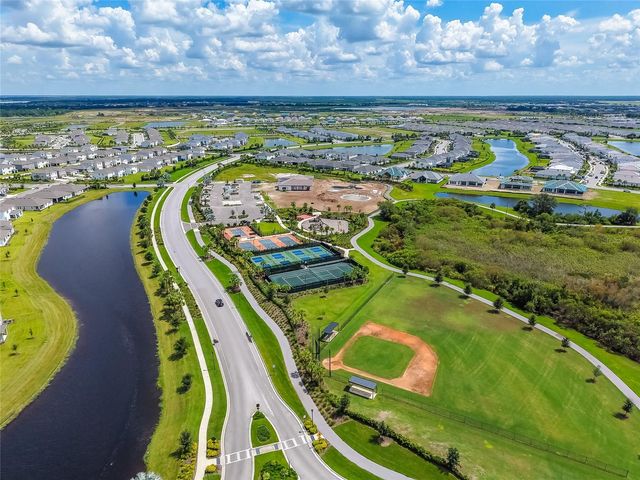 17645 CRESCENT MOON LOOP, Bradenton, FL 34211