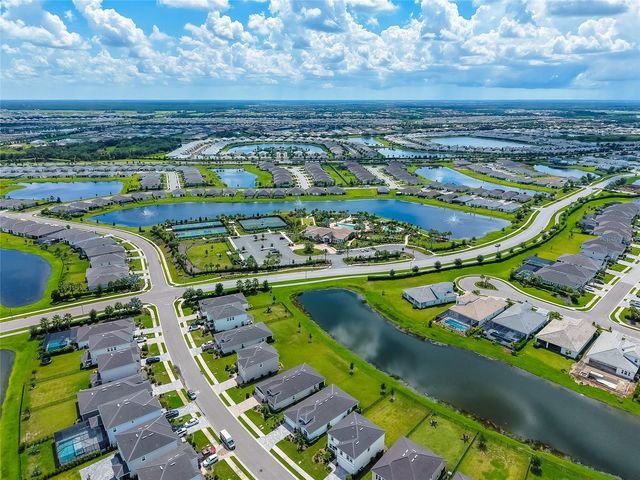 17645 CRESCENT MOON LOOP, Bradenton, FL 34211
