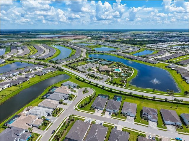 17645 CRESCENT MOON LOOP, Bradenton, FL 34211
