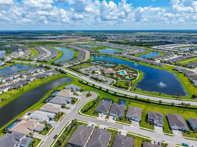 17645 CRESCENT MOON LOOP, Bradenton, FL 34211